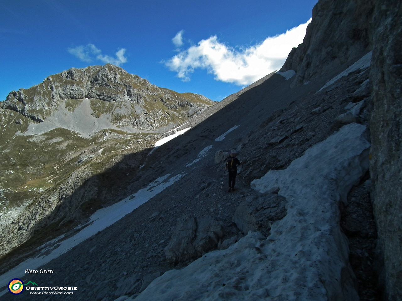 27 all'ombra e sulla neve d'Arera....JPG